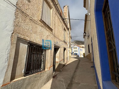 Casa en venta en Alcalá Del Júcar, con terraza