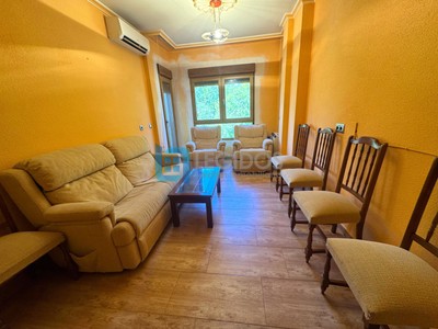 Piso en venta en Fuentealbilla, con 3 dormitorios, baño y balcón