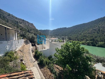 Casa en venta en Tolosa, con 3 dormitorios, 2 baños, balcón y terraza