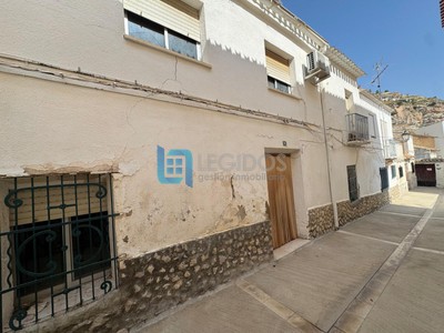 Casa en venta en Alcalá Del Júcar, con 5 dormitorios, 2 baños y trastero