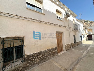 Casa en venta en Alcalá Del Júcar, con 5 dormitorios, 2 baños y trastero