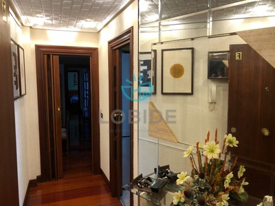 Piso en venta en Baracaldo, con 3 dormitorios, aseo y terraza