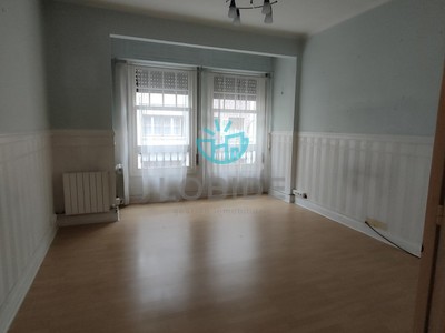 Piso en venta en Bilbao, Bilbao, con 4 dormitorios, baño y aseo