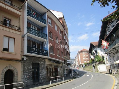 Piso en venta en Lekeitio, Zona Eskolape, con 5 dormitorios, 2 baños, trastero y terraza