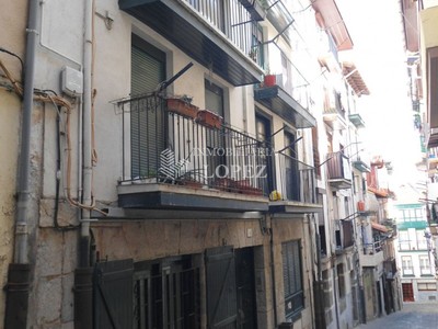Piso en venta en Lekeitio, con trastero y balcón