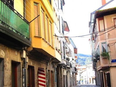 Piso en venta en Lekeitio, Zona Eskolape, con 3 dormitorios y baño