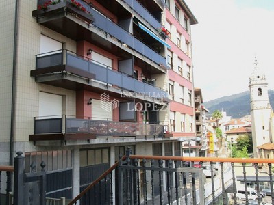 Piso en venta en Lekeitio, Eliz Atea, con 3 dormitorios, 2 baños, trastero, 3 balcones y terraza
