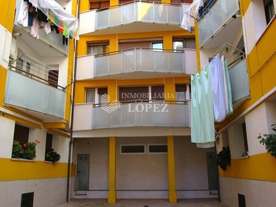 Piso en venta en Lekeitio, con 3 dormitorios, 2 baños, trastero y 2 balcones