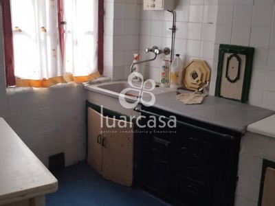 Piso en venta en Luarca, Luarca Centro, con 4 dormitorios y baño