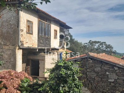 Casa en venta en Luarca, Alrededores Luarca, con trastero y terreno