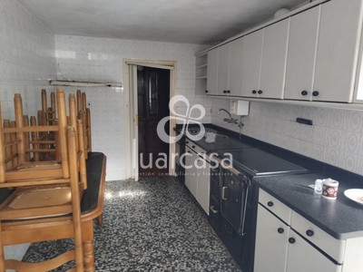 Casa en venta en Luarca, Alrededores Luarca, con 3 dormitorios, baño, plaza de garaje y trastero
