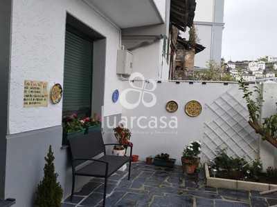 Casa en alquiler en Luarca, Luarca Centro, con 2 dormitorios, baño, aseo y terreno