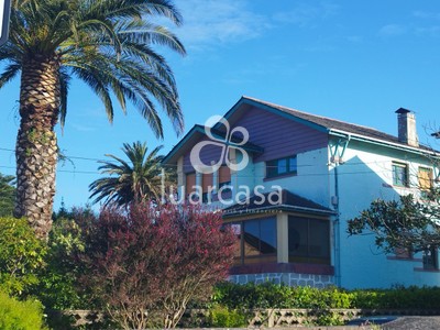 Casa en venta en Luarca, Alrededores Luarca, con 4 dormitorios, baño, trastero y terreno