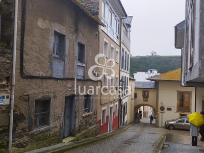 Casa en venta en Luarca, Luarca Centro, con 5 dormitorios y baño