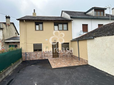 Casa en venta en Luarca, Alrededores Luarca, con 3 dormitorios, baño, trastero y terreno