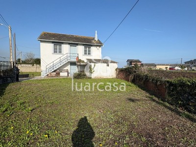 Casa en venta en Luarca, Alrededores Luarca, con 2 dormitorios, baño, trastero y terreno