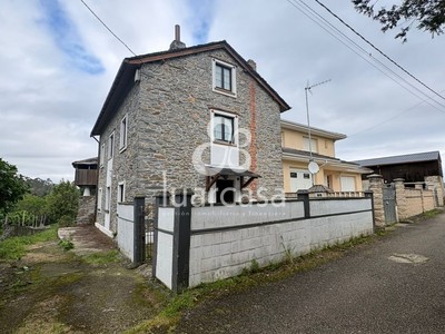 Casa en venta en Luarca, Alrededores Luarca, con 3 dormitorios, 2 baños, 2 terrazas y terreno