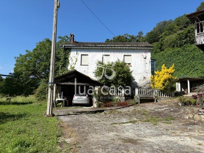 Casa en venta en Luarca, Luarca Centro, con 4 dormitorios, baño, trastero y terreno