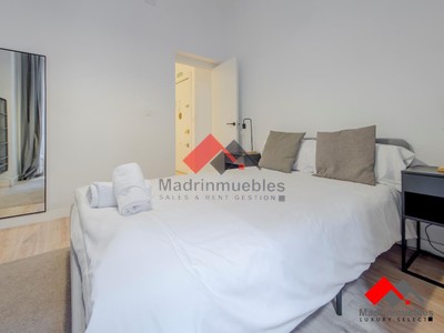 Piso en venta en Madrid, con 4 dormitorios, 2 baños y balcón