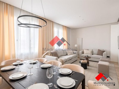 Piso en venta en Madrid, con 3 dormitorios y 3 baños