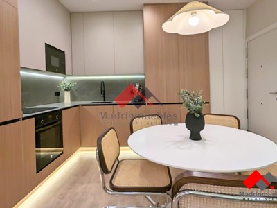 Piso en venta en Madrid, Calle, con 2 dormitorios y 2 baños