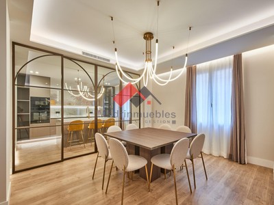 Piso en venta en Madrid, Salamanca, con 3 dormitorios y 3 baños