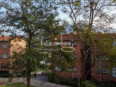 Piso en venta en Abanto, San Fuentes, con 3 dormitorios, 2 baños y balcón