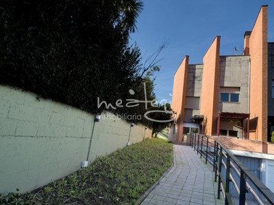 Chalet en venta en Ortuella, Urioste, con 3 dormitorios, 3 baños, aseo, 2 plazas de garaje y terreno