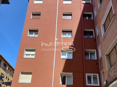 Piso en venta en Barakaldo, con 2 dormitorios y baño