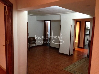 Locales en venta en Bilbao, con 3 dormitorios y 2 baños