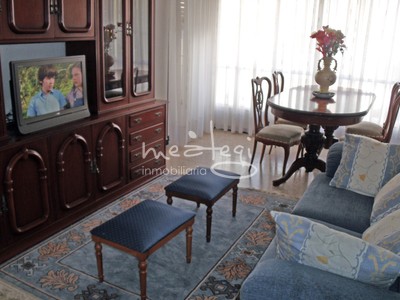 Piso en venta en Villarcayo, Villarcayo, con 3 dormitorios, baño, trastero y 2 terrazas