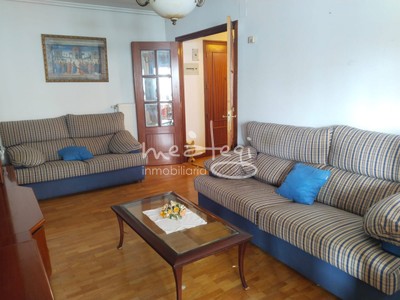 Piso en venta en Medina De Pomar, con 3 dormitorios, 2 baños y terraza