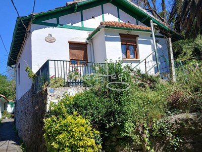 Casa en venta en Ortuella, con 2 dormitorios, baño y terreno