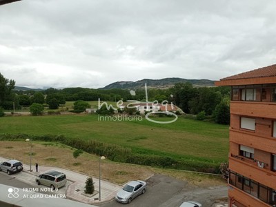 Piso en venta en Medina De Pomar, con 3 dormitorios, baño y 2 terrazas
