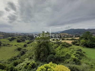 Piso en venta en Abanto, San Fuentes, con 3 dormitorios, 2 baños, plaza de garaje, trastero y balcón