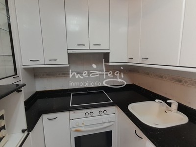 Piso en venta en Ortuella, Mendialde, con 3 dormitorios, baño, plaza de garaje y balcón