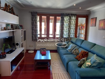 Piso en venta en Barakaldo, Cruces, con 3 dormitorios, baño, trastero y balcón