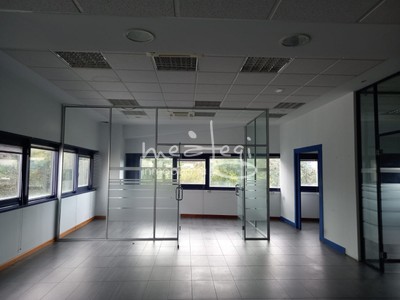 Oficina en venta en Barakaldo, con 2 baños, aseo y 2 plazas de garaje