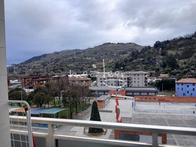 Piso en venta en Ortuella, con 3 dormitorios, baño y balcón