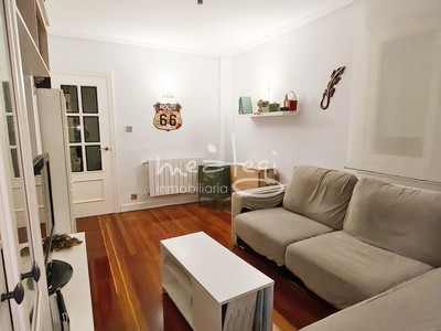 Piso en venta en Zamudio, con 3 dormitorios y baño