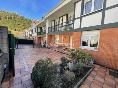 Chalet en venta en Santurtzi, con 5 dormitorios, 4 baños, plaza de garaje, trastero, 2 balcones y terreno