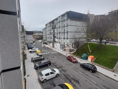 Piso en venta en Abanto, Gallarta, con 3 dormitorios, baño y balcón