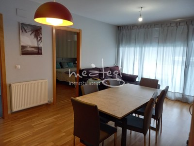 Piso en venta en Barakaldo, con 2 dormitorios, baño, plaza de garaje, trastero y balcón