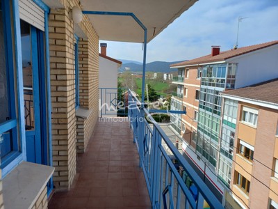 Piso en venta en Villarcayo, con 3 dormitorios, 2 baños, trastero y balcón