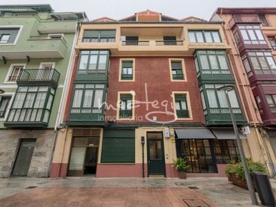 Piso en venta en Getxo, Las Arenas, con 4 dormitorios y 2 baños