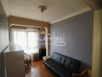 Piso en venta en Barakaldo, con 1 dormitorio y baño