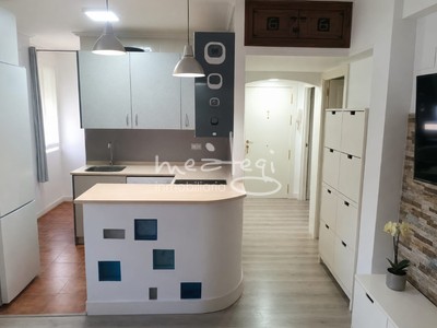 Piso en venta en Abanto-zierbena, con 3 dormitorios y baño