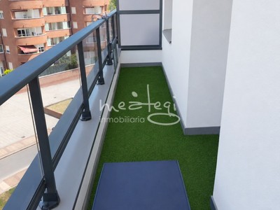 Piso en venta en Barakaldo, con 2 dormitorios, 2 baños y balcón