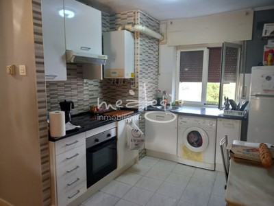 Piso en venta en Ortuella, con 3 dormitorios, baño y balcón