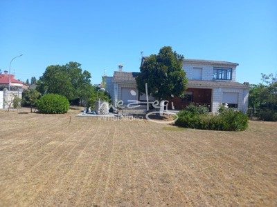 Chalet en venta en Medina De Pomar, con 5 dormitorios, 2 baños, trastero, balcón y terreno